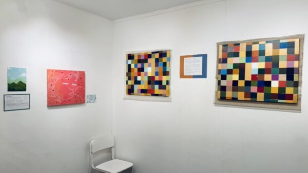 仏はピンクの雲にのる